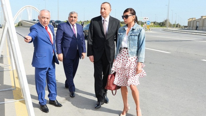 Azerbaijani President reviews reconstruction works in Bina settlement